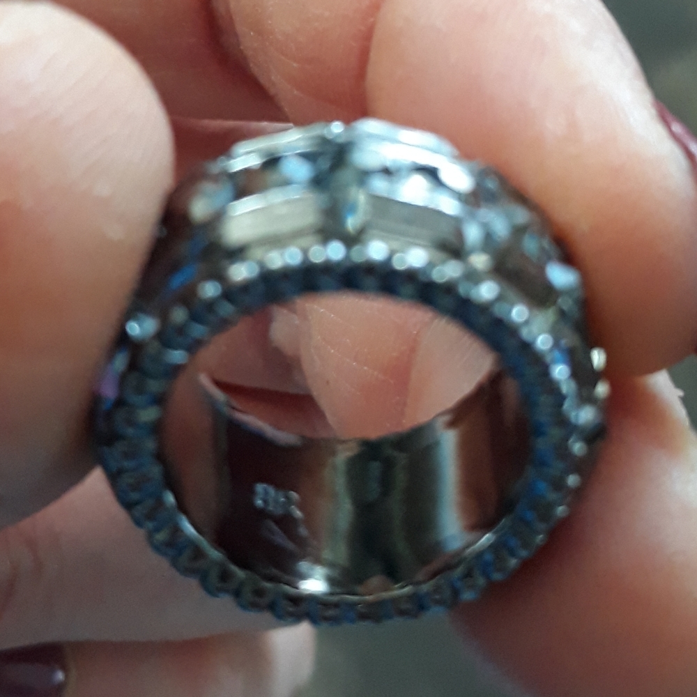 Ring - Picture 3 of 4